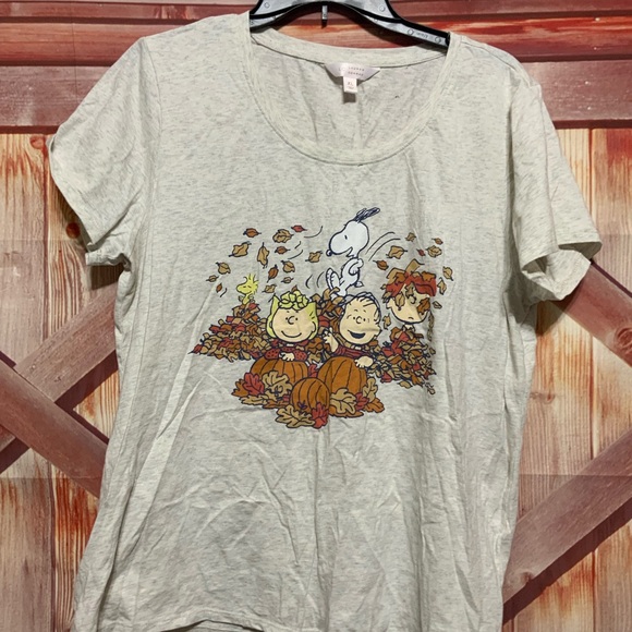 Tops - Peanuts gang, Snoopy in fall. Laura Conrad T-shirt gently worn. Cute nice shape